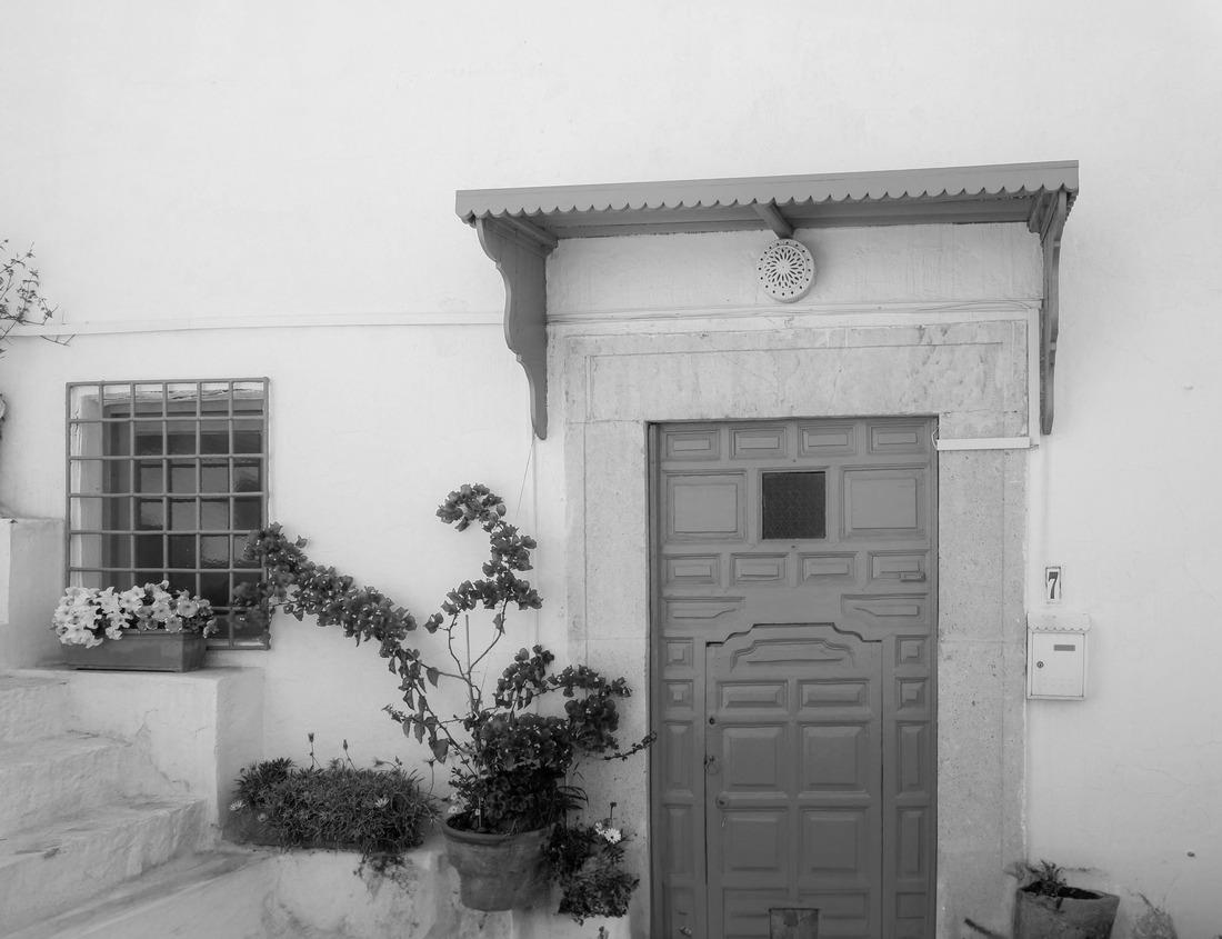 Noah Jigsaw Puzzle View of Jebel Kissane mountain at sunset near Agdz town in Atlas Mountains, Morocco, North Africa in black white 1000 pieces
