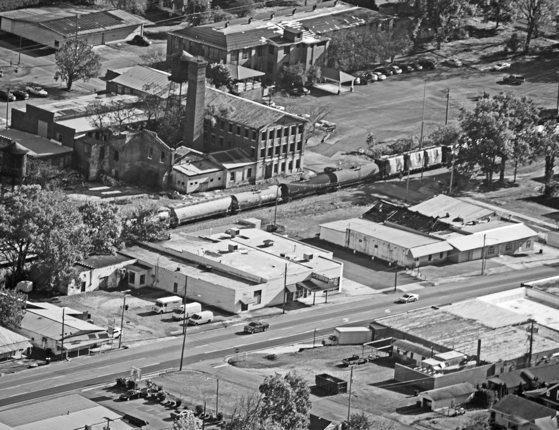 Noah Jigsaw Puzzle Pura Besakih temple on the slopes of Mount Agung largest and holiest temple at sunset - Bali, Indonesia in black white 1000 pieces