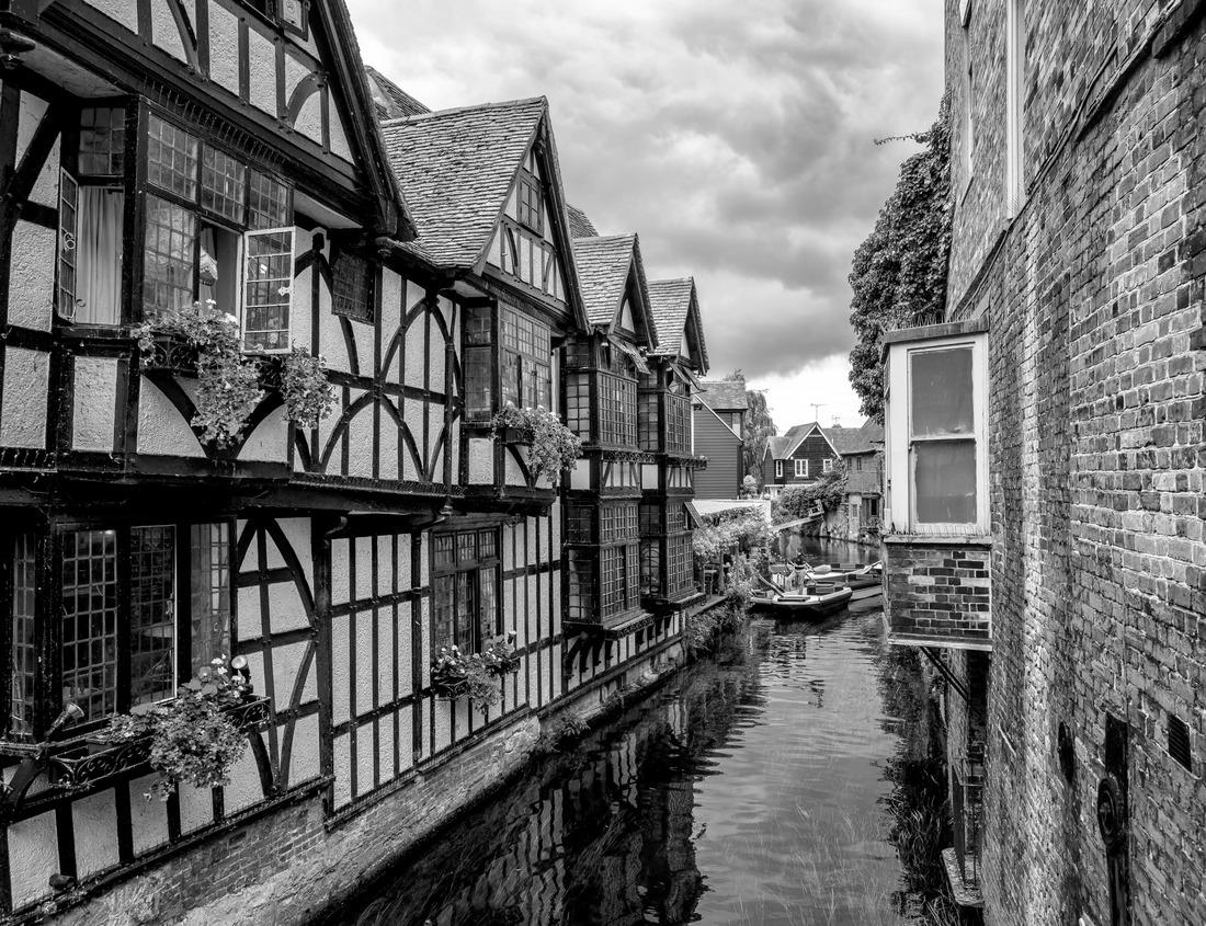 Noah Jigsaw Puzzle Pavilion in Bregenz, Lake Constance, Austria in black white 1000 pieces
