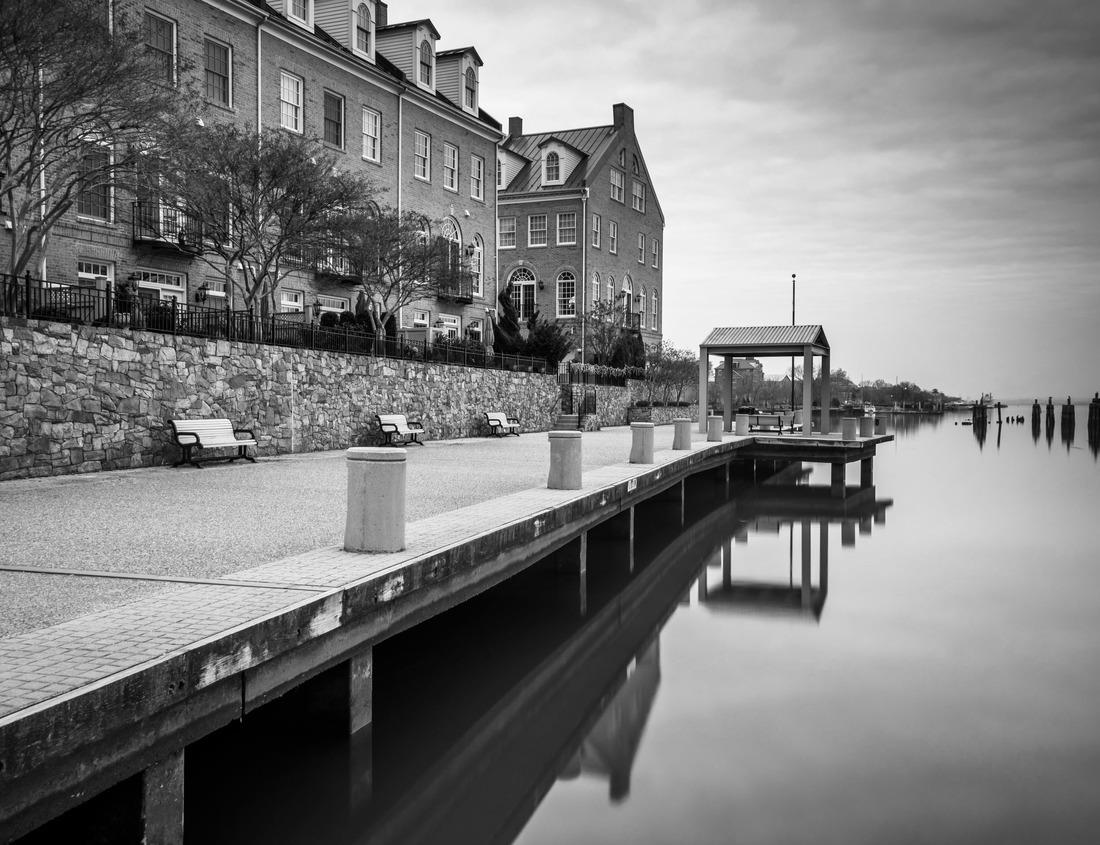 Noah Jigsaw Puzzle Old city of Steyr, Austria in black white 1000 pieces