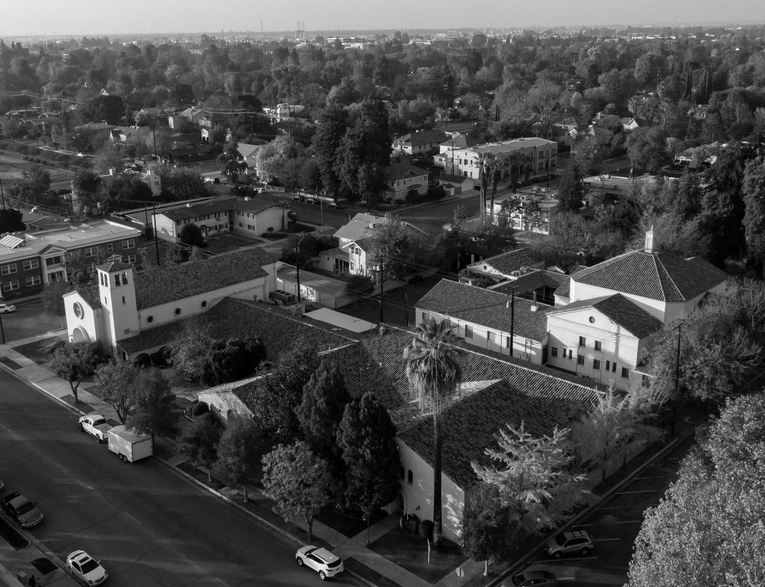 Noah Jigsaw Puzzle Village, Santo António da Serra, harbour, Madeira, island, Portugal in black white 1000 pieces
