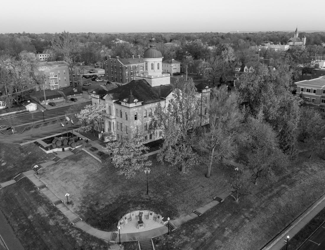 Noah Jigsaw Puzzle Church of São Bento in Ribeira Brava, Madeira, Portugal in black white 1000 pieces