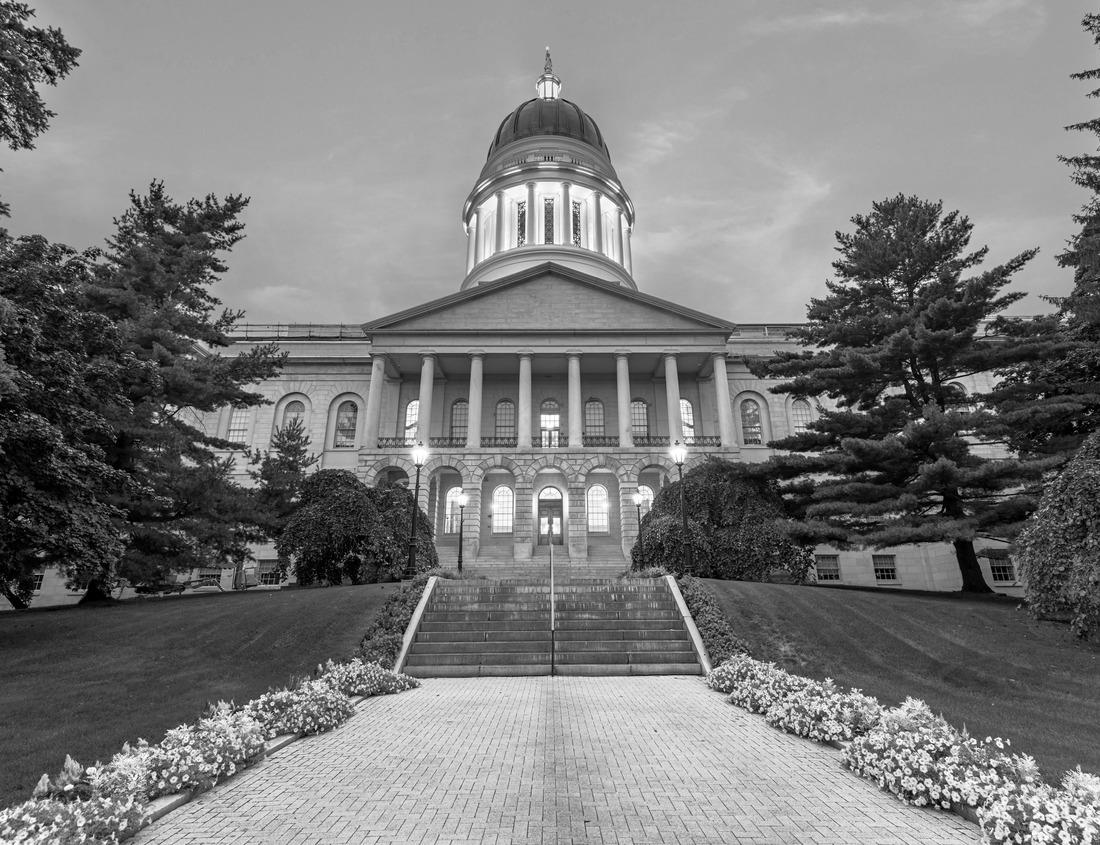 Noah Jigsaw Puzzle Beautiful view of Ulun Danu Beratan Temple in Bali Island in Bali Island, Indonesia in black white 1000 pieces