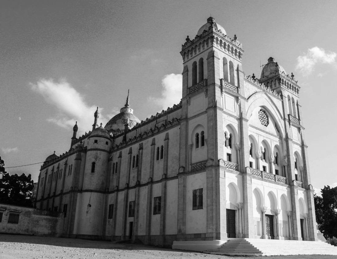 Noah Jigsaw Puzzle Houses of Parliament with Big Ben tower and Westminster bridge at sunset, London, UK in black white 1000 pieces