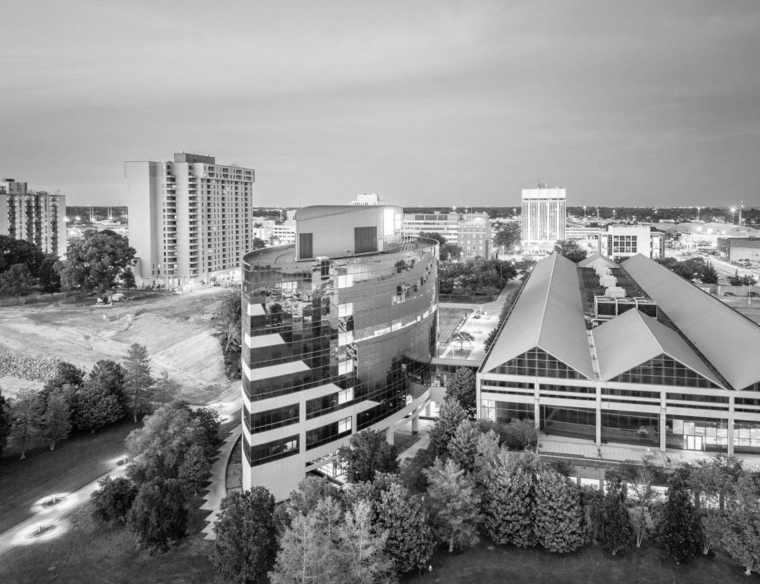Noah Jigsaw Puzzle An aerial view of the Osaka castle surrounded by autumn trees with modern skyscrapers on the background, Japan in black white 1000 pieces