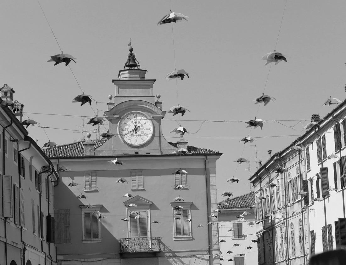 The historic area of Manchester Vermont during autumn on an overcast day 1000pc PuzzleBlack and White