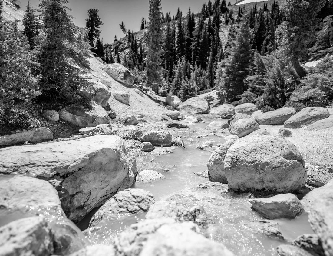 Noah Jigsaw Puzzle Hot air Balloon flying over Mardin old town - Mardin old town at twilight blue hour - Mardin, Turkey in black white 1000 pieces
