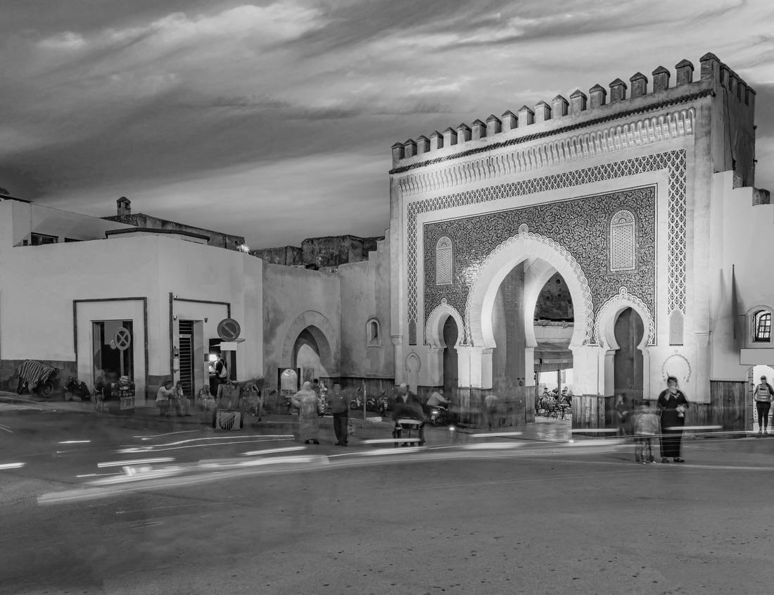 Noah Jigsaw Puzzle A beautiful emerald lake in the crater of an extinct volcano is surrounded by steep cliffs. Coniferous forest on the banks. Reflection on calm water. Clouds in the blue sky. Tritriva lake. Madagascar in black white 1000 pieces