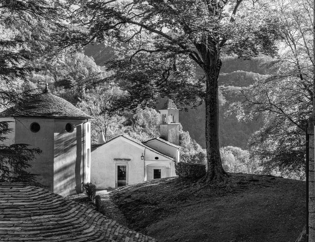 Noah Jigsaw Puzzle London, United Kingdom. Tower Bridge, suspension bridge crosses the River Thames close to the Tower of London in black white 1000 pieces