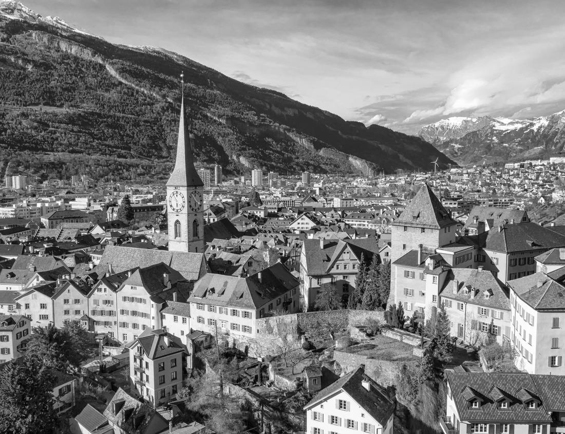 Noah Jigsaw Puzzle Skoura, Morocco. Kasbah Amridil, ancient citadel in High Atlas mountains, North Africa in black white 1000 pieces