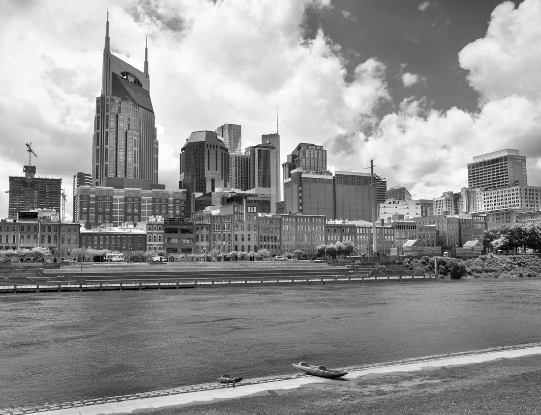 Noah Jigsaw Puzzle Iconic church in Stowe Vermont with colorful fall foliage in black white 1000 pieces