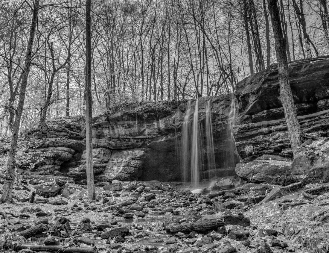 Noah Jigsaw Puzzle Colosseum morning in Rome, Italy. Exterior of the Rome Colosseum. Colosseum is one of the main attractions of Rome (Roma) and Italy. Architecture and landmark of Rome and Italy in black white 1000 pieces