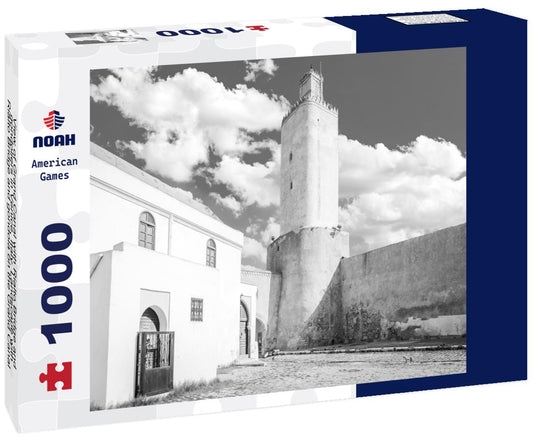 Noah Jigsaw Puzzle View of Grand Canal with Rialto Bridge and gondoliers in Venice, Italy. Landscape with Rialto Bridge and gondola on the Grand Canal in Venice, Italy in black white 1000 pieces