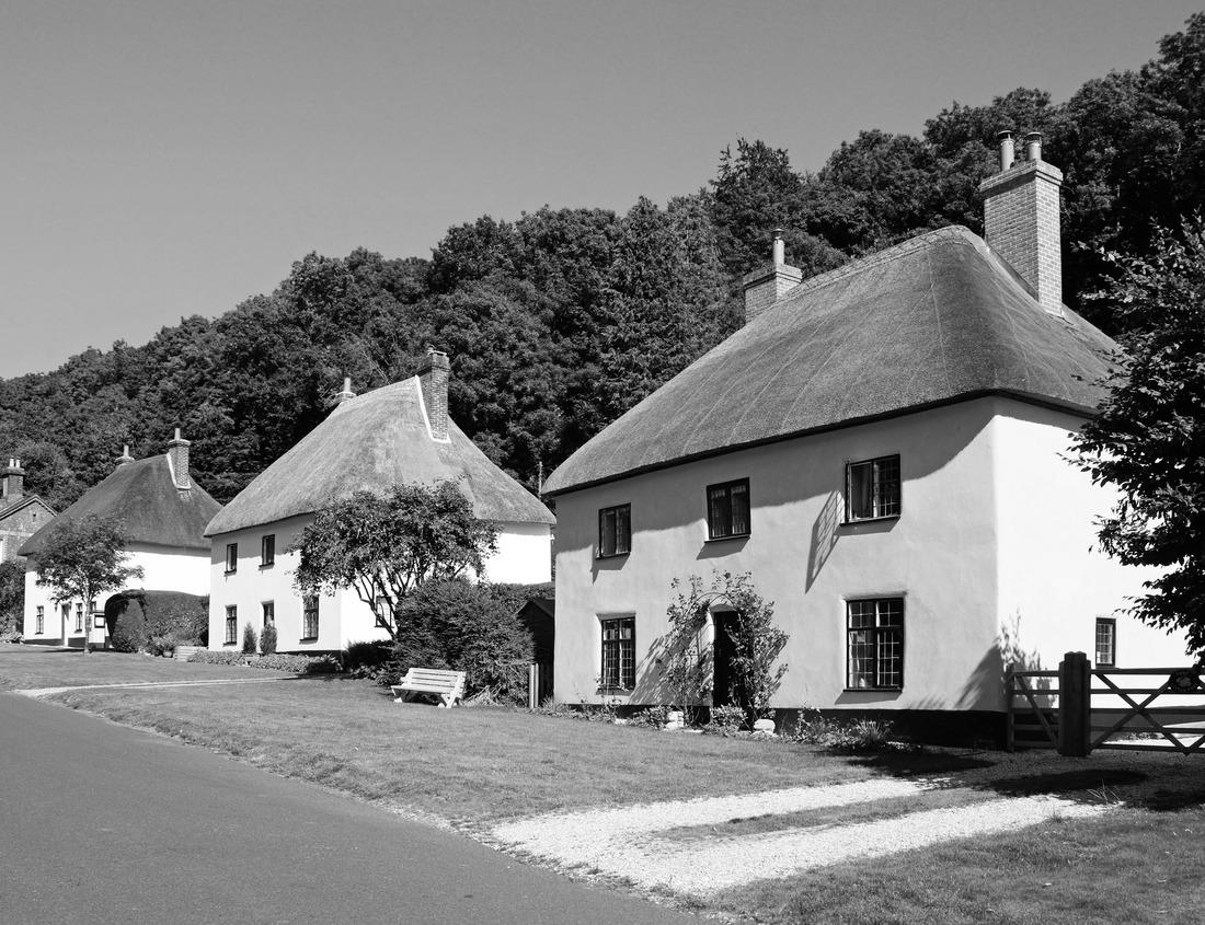 Noah Jigsaw Puzzle Smeaton's Tower, Plymouth Hoe, Devon in black white 1000 pieces