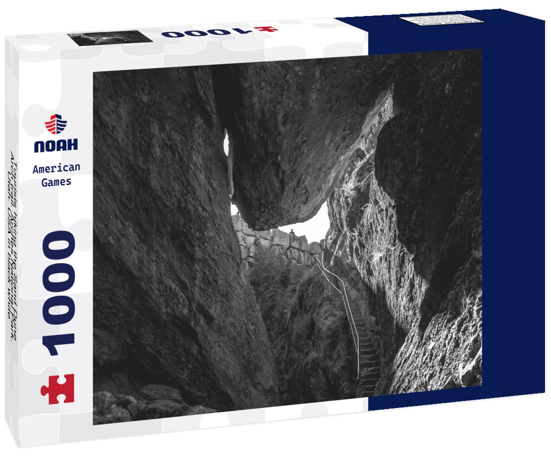 Noah Jigsaw Puzzle Tourists hiking the Sand Dune Arch trail. Arches National Park. Utah. USA in black white 1000 pieces