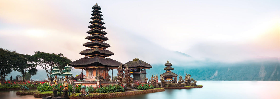Noah Jigsaw Puzzle Ulun Danu Beratan Temple is a famous landmark located on the western side of the Beratan Lake, Bali, Indonesia panorama 1000 pieces