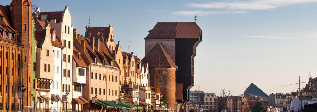 Noah Jigsaw Puzzle View of the old town of Gdansk (Danzig / Gdansk), Poland (Polska / Polen) with merchant houses and historic medieval crane (Zuraw / Krantor). Nice quiet morning on the Motlava (Motlawa) river panorama 1000 pieces