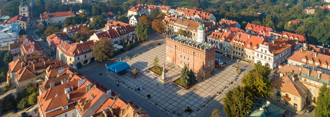 Noah Jigsaw Puzzle Aerial skyline panorama of Sandomierz old city, Poland, in sunrise light. Old town with market square, Gothic city hall, medieval castle on the left and Vistula River in morning fog in the background panorama 1000 pieces