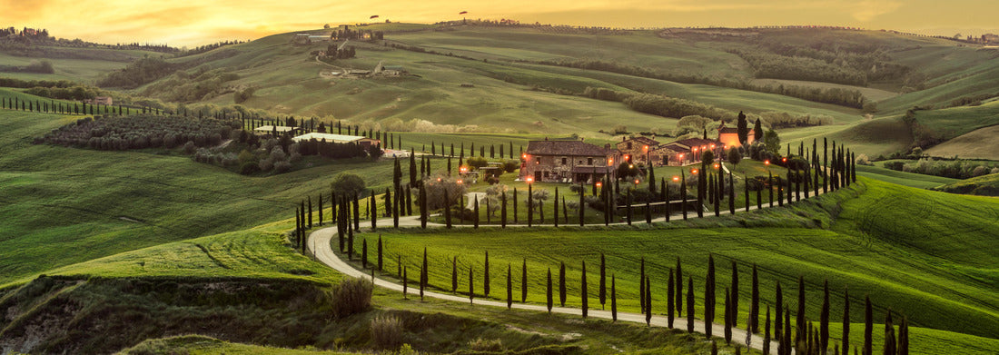 Noah Jigsaw Puzzle Tuscany, Crete Senesi landscape of sunsets. Farm in the countryside, cypress trees, green field, sunlight and clouds. Italy panorama 1000 pieces