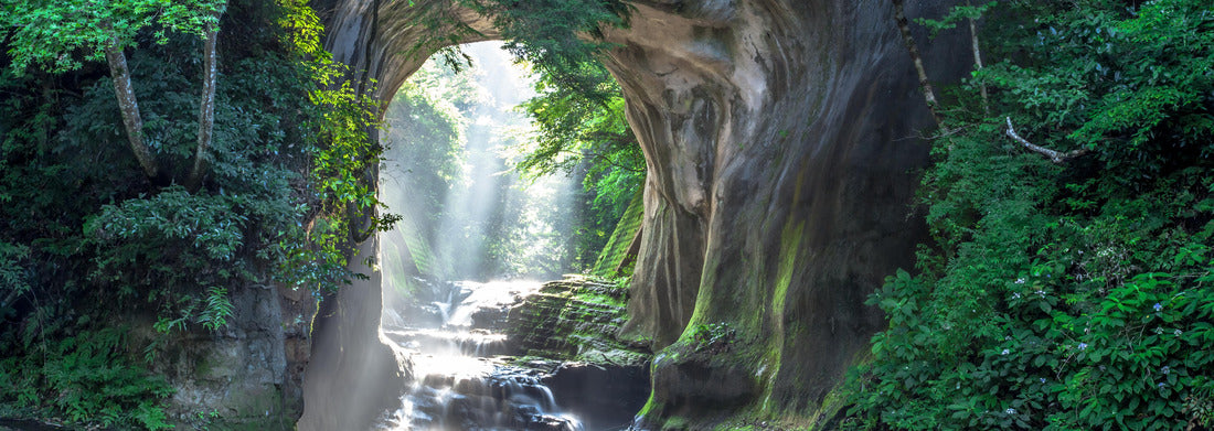 Noah Jigsaw Puzzle Nomizo Falls and Kameiwa Cave are waterfalls that flow through the Kameiwa cave in Kimitsu City, Chiba Prefecture panorama 1000 pieces