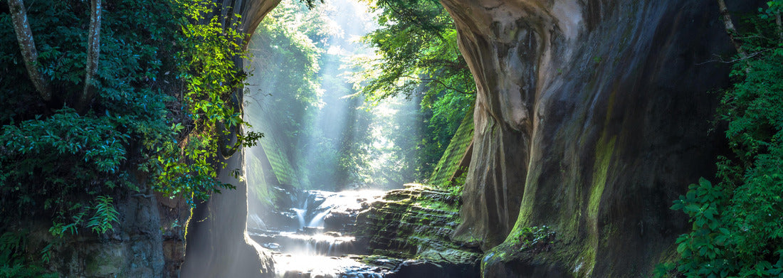 Noah Jigsaw Puzzle Nomizo Falls and Kameiwa Cave are waterfalls that flow through the Kameiwa cave in Kimitsu City, Chiba Prefecture panorama 1000 pieces