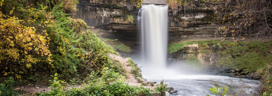 These are the Minnehaha Falls in Minneapolis, Minnesota 1000pc Panoramic Puzzle