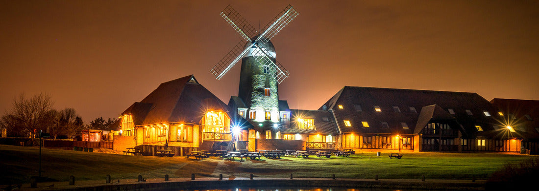 Noah Jigsaw Puzzle A panoramic picture of the windmill at Caldecotte Lake in Milton Keynes, UK at the night panorama 1000 pieces