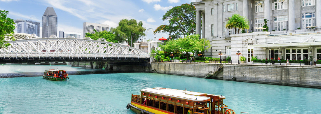 Noah Jigsaw Puzzle Beautiful view of the traditional tourist boats sailing along the Singapore River with the azure waters in downtown Singapore. Scenic summer city. Singapore is a popular tourist destination in Asia panorama 1000 pieces