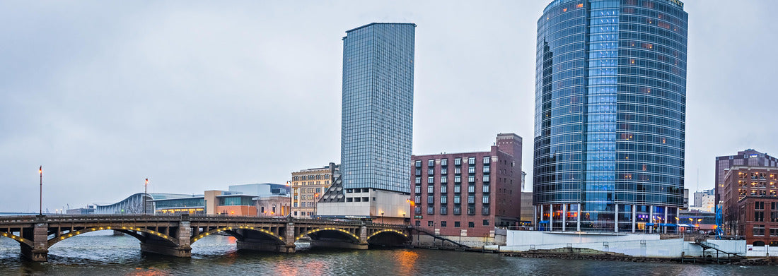 Noah Jigsaw Puzzle Grand Rapids Michigan city skyline and street scenes panorama 1000 pieces