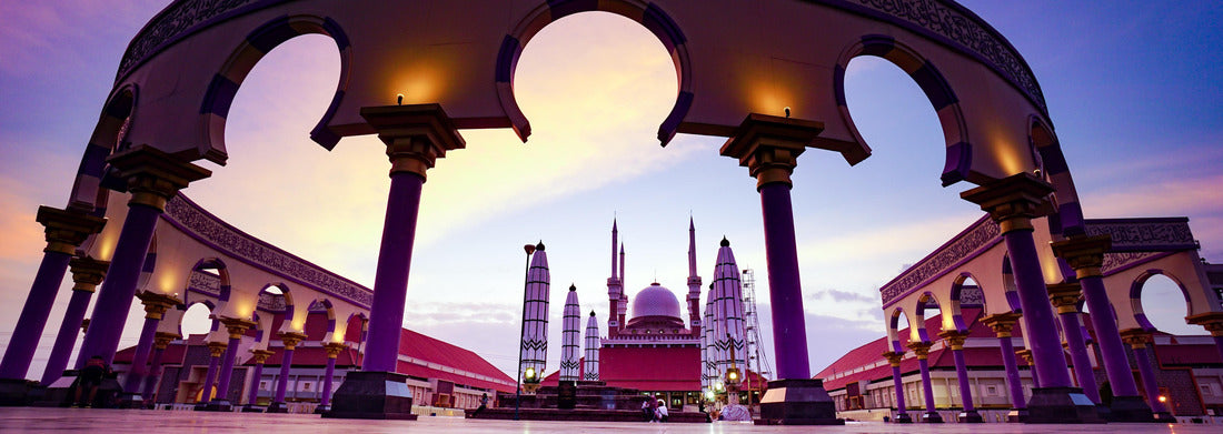 Noah Jigsaw Puzzle Beautiful sunset in the Central Java Grand Mosque, Masjid Agung Jawa Tengah, Semarang, Jawa Tengah, Central Java, Indonesia panorama 1000 pieces