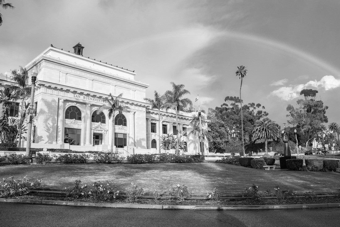 Ventura County Courthouse, Ventura, California 2000pc PuzzleBlack and White
