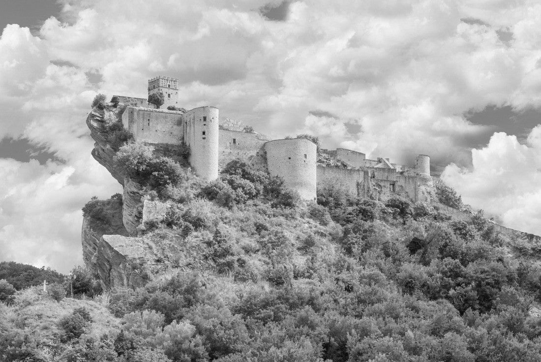 Roccascalegna (Italy) - The impressive medieval castle on the rock in the Abruzzo region, next to the Majella National Park, Province of Chieti 2000pc PuzzleBlack and White