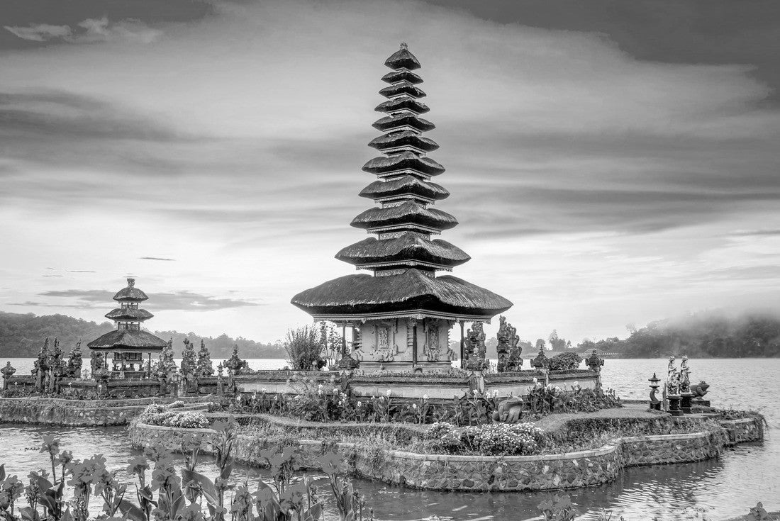 Noah Jigsaw Puzzle Pura Ulun Danu Bratan, Famous Hindu temple on Bratan lake at sunrise in Bali, Indonesia in black white 2000 pieces