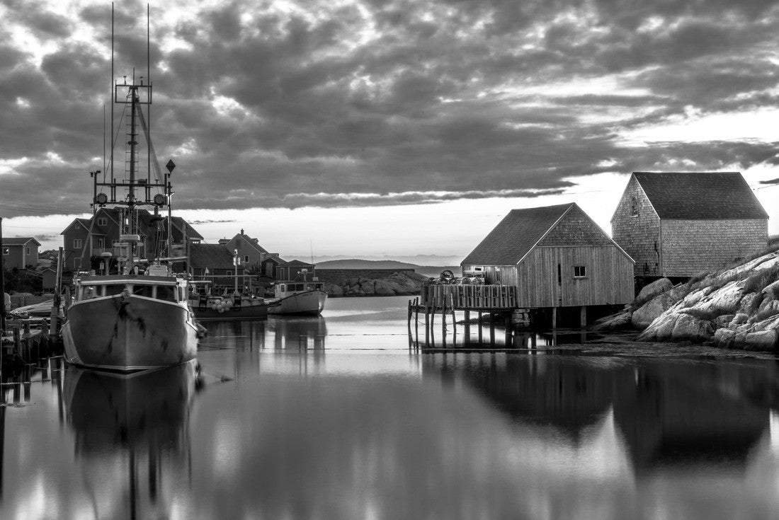 Peggy's Cove. a quiet fishing village on the Atlantic coast of Nova Scotia, Canada 2000pc PuzzleBlack and White