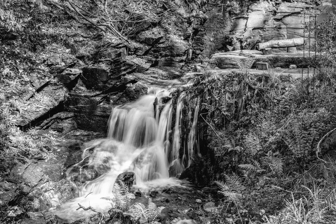 Waterfall at St Nectan's Glen in Cornwall 2000pc PuzzleBlack and White