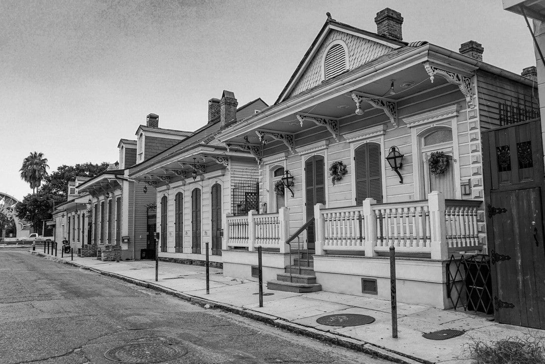 Colored street in the French Quarter, in New Orleans, Louisiana. USA 2000pc PuzzleBlack and White