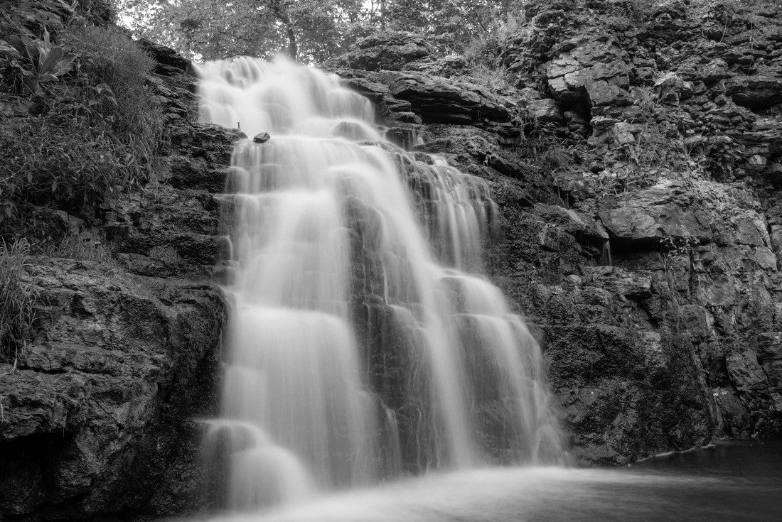 Waterfall at France park near Logansport Indiana located in Cass county 2000pc PuzzleBlack and White