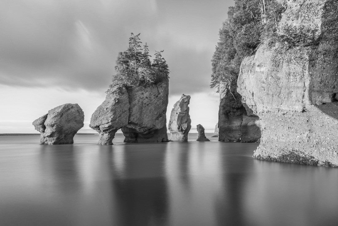 Hopewill Rock at sunrise during high tide, New Brunswick, Canada 2000pc PuzzleBlack and White