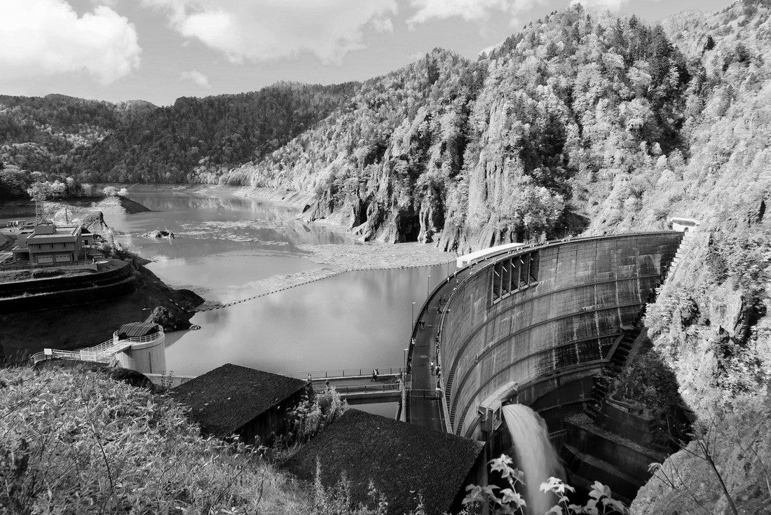 The vibrant fall foliage colors on the rock cliffs around the Hoheikyo Dam in a beautiful gorge under environmental protection in Shikotsu-Toya National Park in Sapporo, Hokkaido, Japan 2000pc PuzzleBlack and White