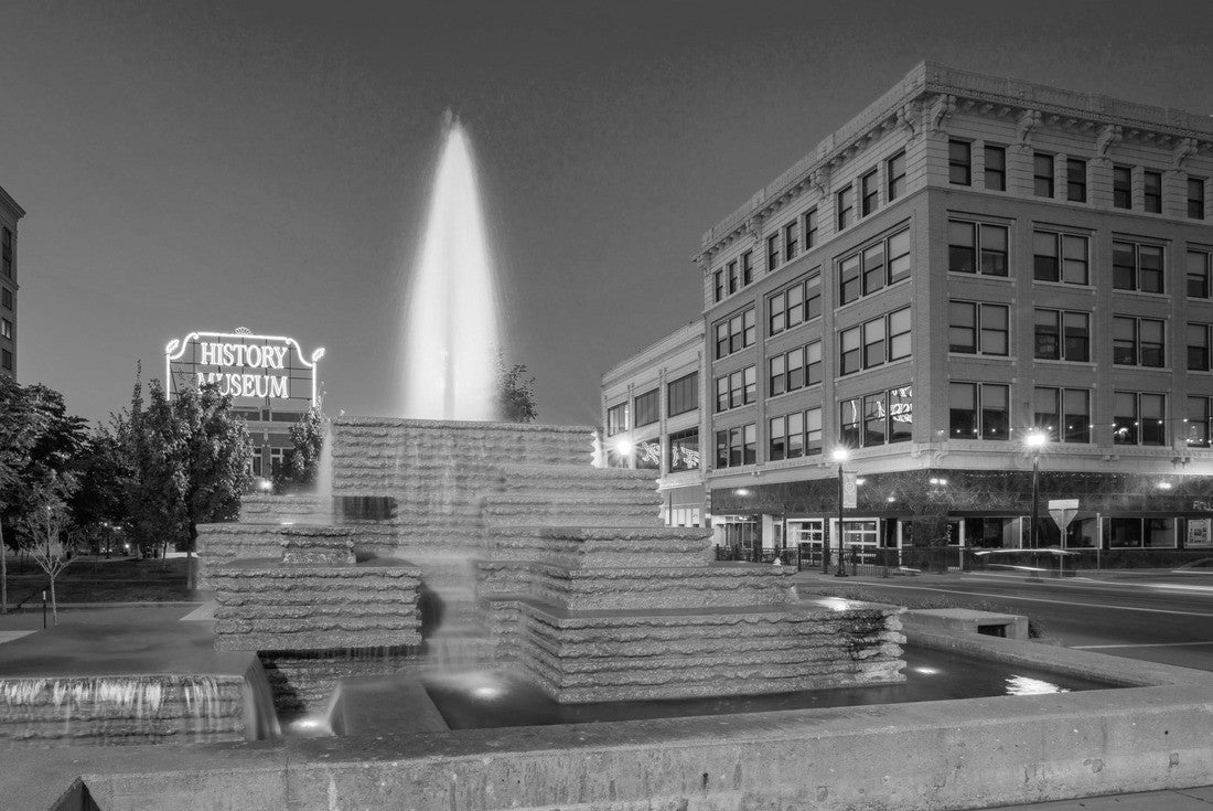 Noah Jigsaw Puzzle Blue hour downtown Springfield, Missouri in black white 2000 pieces