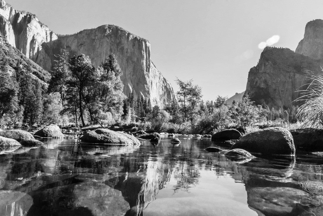 Noah Jigsaw Puzzle Beautiful lake in Yosemite National Park in black white 2000 pieces