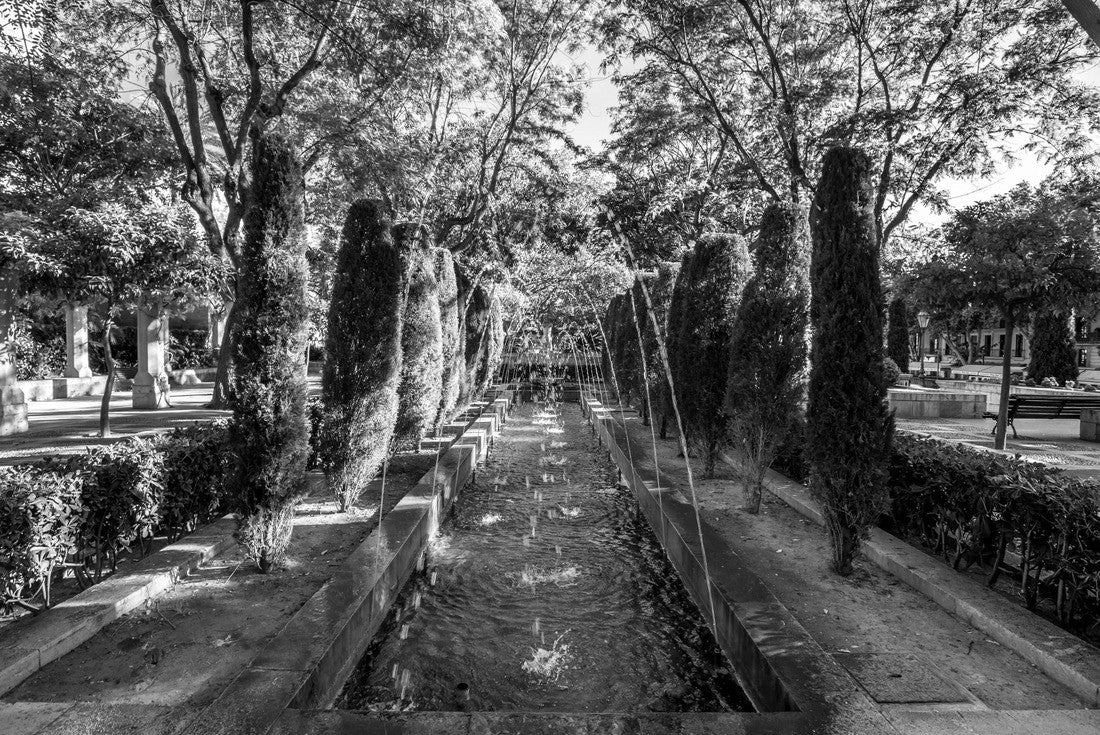 Garden Estatua in Es Foner, Palma de Mallorca, Spain 2000pc PuzzleBlack and White