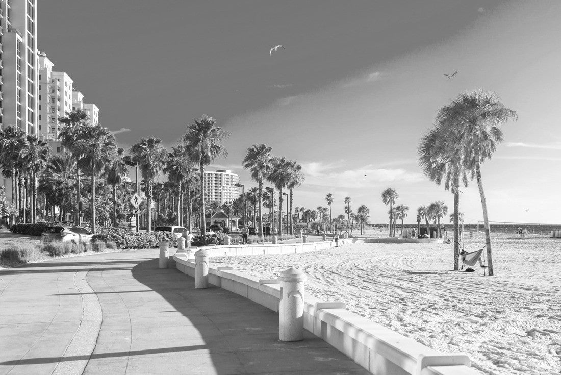 Clearwater beach with beautiful white sand in Florida USA 2000pc PuzzleBlack and White