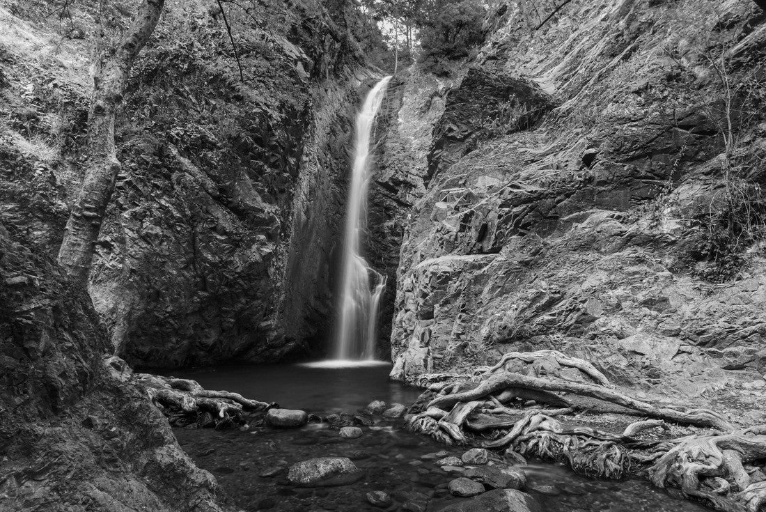Millomeris Waterfalls in Cyprus - nature background 2000pc PuzzleBlack and White