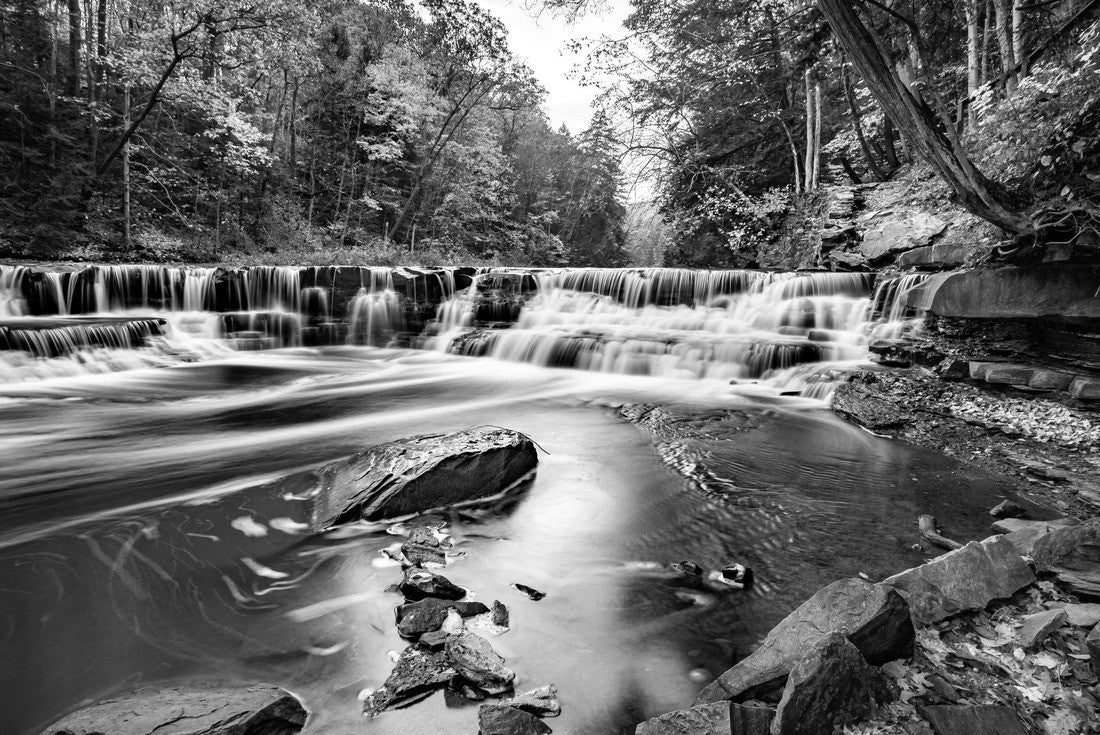 Noah Jigsaw Puzzle Charging river at Cuyahoga valley nation park. In autumn season in black white 2000 pieces