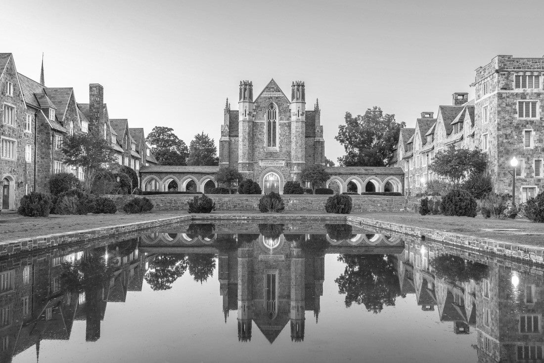 Historic campus at twilight near Rome, Georgia, USA 2000pc PuzzleBlack and White