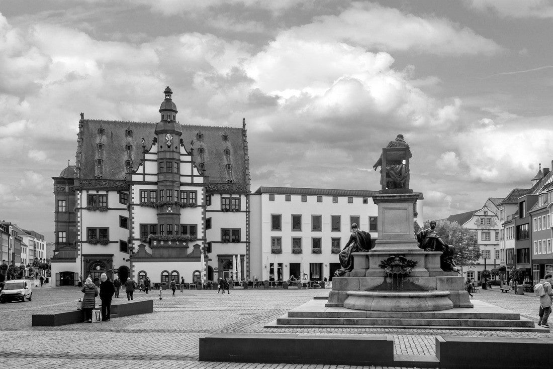 Market and City hall in Schweinfurt, Bavaria, Germany 2000pc PuzzleBlack and White