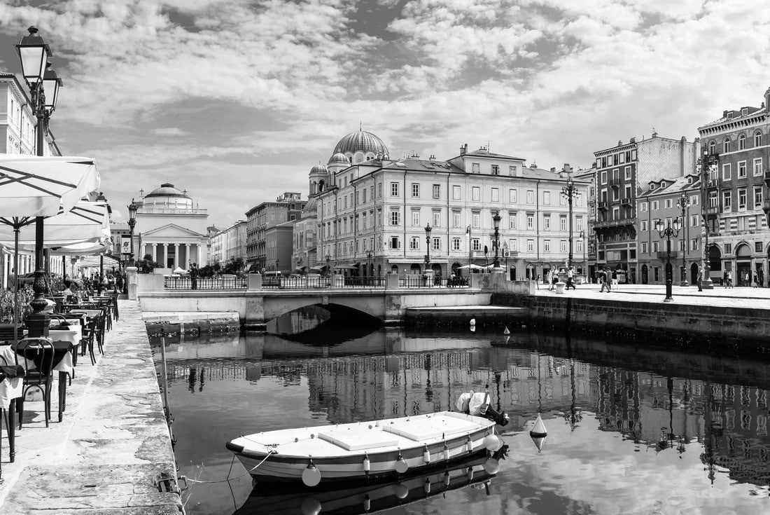 Landmarks and beautiful places (cities of northern Italy) - elegant city of Trieste 2000pc PuzzleBlack and White