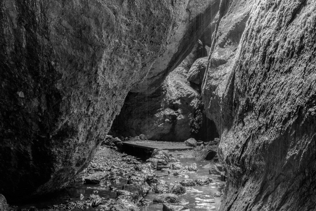 Bear Gulch lower cave on a rainy day. Pinnacles National Park, San Benito County, California, USA 2000pc PuzzleBlack and White