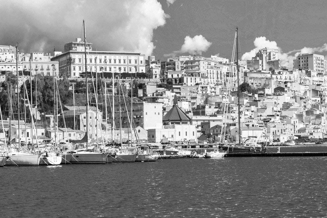 Sicily - beautiful coastal town of Sciacca in the south of the island. Italy 2000pc PuzzleBlack and White